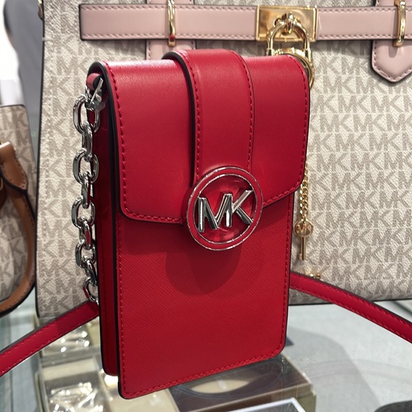 Michael Kors Carmen Small Logo Smartphone Crossbody Bag
Bright Red
NWT - Picture 2 of 16